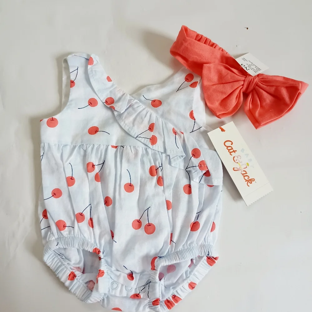 NEWBORN BUNDLE of 3 items Cat & Jack: 2 pompers, 1 bodysuite - Picture 5 of 11